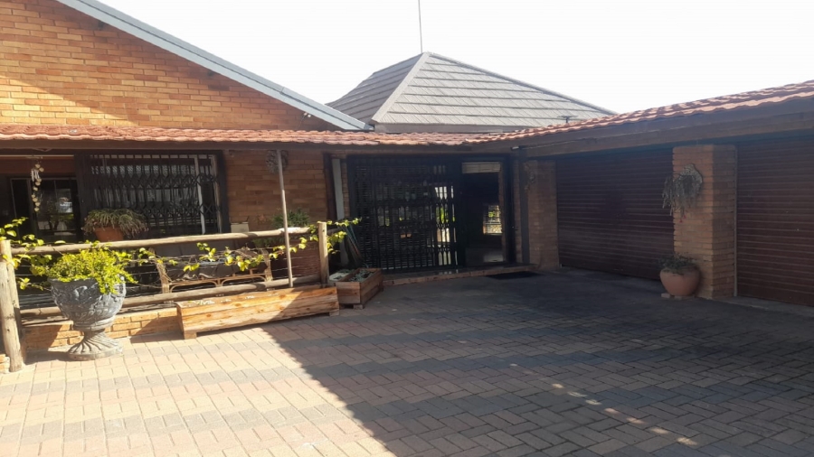 4 Bedroom Property for Sale in Vaalpark Free State